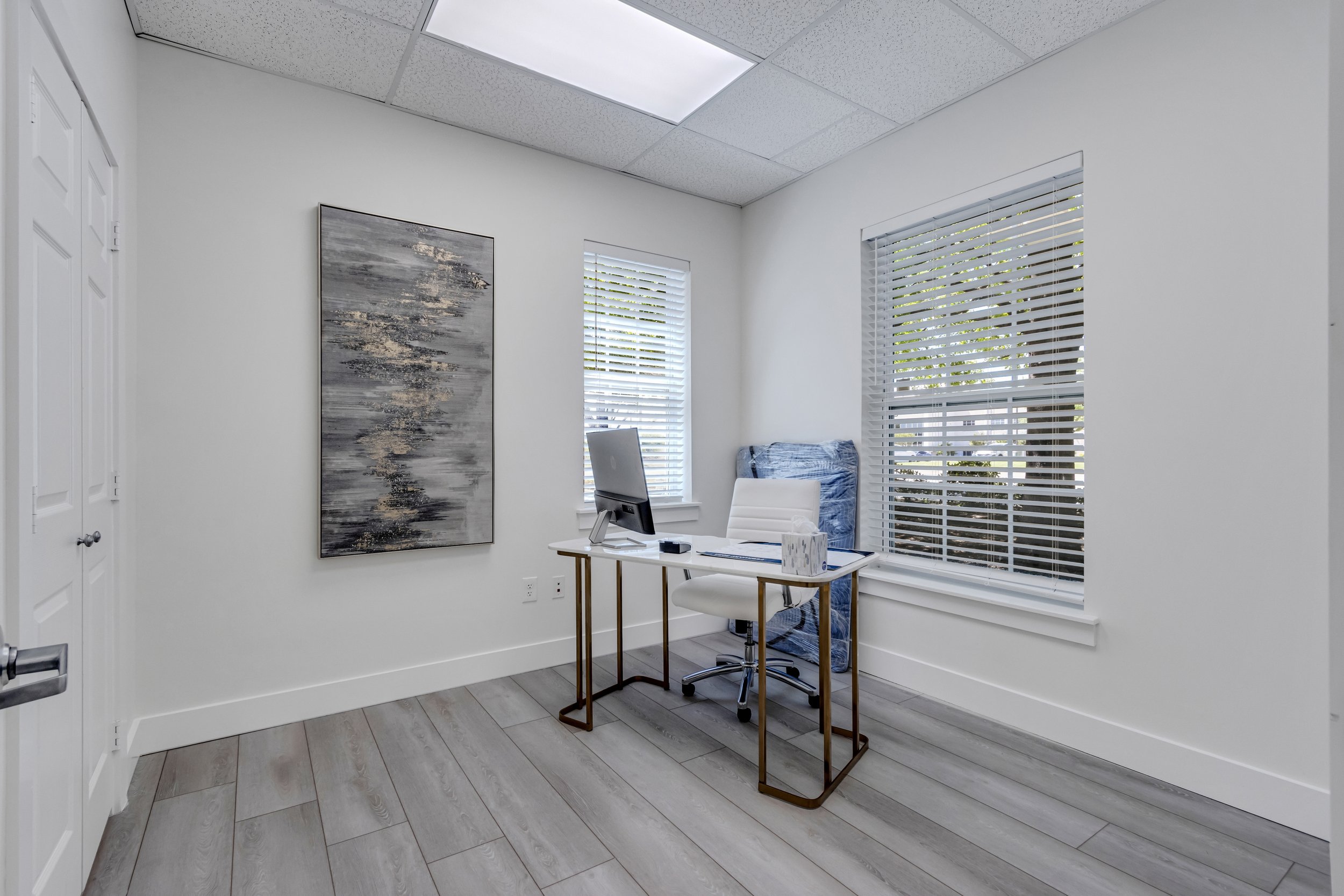 Synergy Realty office interior, photo 25